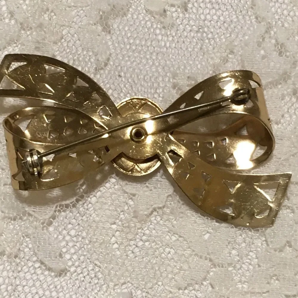 Vintage Victorian Style Bow with Coral Tone Cameo Brooch Gold Tone